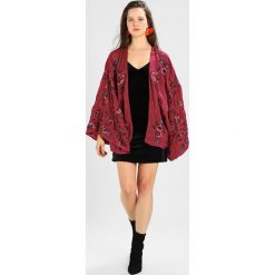 Kurtki damskie: Free People ARIEL KIMONO Kurtka wiosenna raspberry