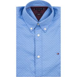 Koszula TOMMY HILFIGER Geo Print MW0MW12173. Białe koszule męskie TOMMY HILFIGER, m, bez wzorów, z bawełny, casualowe, bez kołnierzyka, bez rękawów. W wyprzedaży za 269,00 zł.