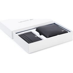 Zestaw upominkowy LACOSTE - M Billfold Coin Box NH2505FG Black 000. Czarne portfele męskie Lacoste, bez wzorów, ze skóry. Za 499,00 zł.