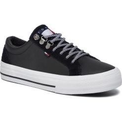 Sneakersy TOMMY JEANS - Warmlined Classic Lowtop Sneaker EM0EM00327 Black 990. Czarne sneakersy męskie Tommy Jeans, bez zapięcia. W wyprzedaży za 319,00 zł.