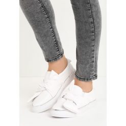 Białe Slip On Kerny. Białe trampki damskie slip on Born2be, z materiału. Za 69,99 zł.