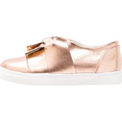Półbuty damskie: Lost Ink SIENNA METAL TIP BOW PLIMSOLL Półbuty wsuwane rose gold