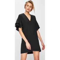 Answear - Sukienka. Czarne sukienki damskie ANSWEAR, na co dzień, xl, bez wzorów, z elastanu, casualowe, bez kołnierzyka, bez rękawów, mini, proste. W wyprzedaży za 69,90 zł.