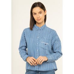 Koszula Tommy Jeans Cropped Boxy Stripe DW0DW07709. Niebieskie bluzki damskie Tommy Jeans, m, bez wzorów, z lyocellu, bez kołnierzyka, bez rękawów. W wyprzedaży za 249,00 zł.