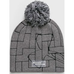 Under Armour - Czapka. Szare czapki damskie marki Under Armour, na zimę, z dzianiny. W wyprzedaży za 79,90 zł.