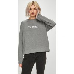 Tommy Hilfiger - Bluza. Szare bluzy z nadrukiem damskie TOMMY HILFIGER, l, z bawełny, bez kaptura. Za 299,90 zł.