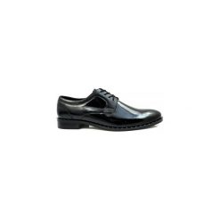 Czarne lakierki męskie z metalowymi ozdobami T105. Czarne buty wizytowe męskie Modini Moda Męska, ze skóry, z otwartym noskiem, na sznurówki. Za 198,00 zł.