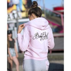Bluza rozpinana BabyGirl. Czerwone bluzy niemowlęce Pakamera, z nadrukiem. Za 179,00 zł.
