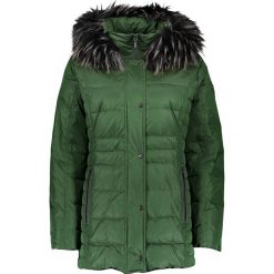 Kurtka puchowa w kolorze zielonym. Zielone kurtki damskie Gil Bret, bez wzorów, z puchu, bez kaptura. W wyprzedaży za 389,95 zł.