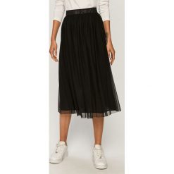 Calvin Klein Jeans - Spódnica. Czarne spódniczki damskie Calvin Klein Jeans, na co dzień, s, bez wzorów, z elastanu, casualowe, midi, rozkloszowane. Za 449,90 zł.