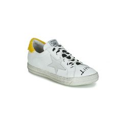 Buty Meline ARGAGAROULE. Białe trampki i tenisówki damskie marki Meline, bez wzorów, bez zapięcia. Za 479,00 zł.