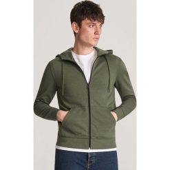 Rozpinana bluza z kapturem - Khaki. Brązowe bluzy męskie Reserved, s, bez wzorów, z kapturem, bez rękawów, z kapturem. Za 89,99 zł.