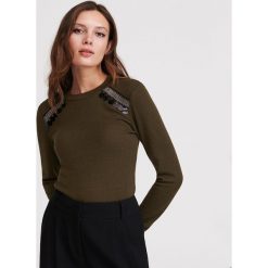 Bluzka z aplikacją - Khaki. Brązowe bluzki damskie Reserved, s, z aplikacjami, bez kołnierzyka, bez rękawów. Za 59,99 zł.