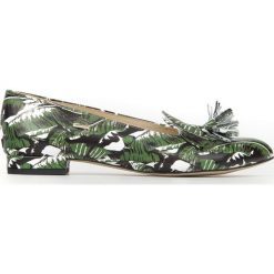 Baleriny z ostrym czubkiem - skóra naturalna - model 045 - kolor zielone liście. Zielone baleriny damskie Zapato, bez wzorów, z jeansu, klasyczne, bez obcasa, na obcasie. Za 309,00 zł.