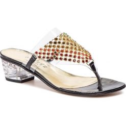 Japonki AZURÉE - Parafi 84TC Vernis Noir/Motif Multi. Czarne klapki damskie Azurée, z aplikacjami, ze skóry, bez obcasa, na obcasie. Za 799,00 zł.