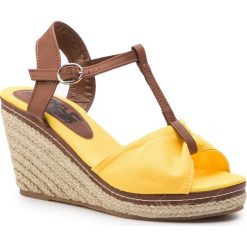 Espadryle REFRESH - 69927 Amarillo. Żółte espadryle damskie Refresh, bez wzorów, ze skóry ekologicznej, bez obcasa, na obcasie. W wyprzedaży za 119,00 zł.