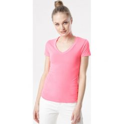Koralowy T-shirt Aegameda. Pomarańczowe bluzki damskie Born2be, s, bez wzorów, bez kołnierzyka. W wyprzedaży za 44,99 zł.