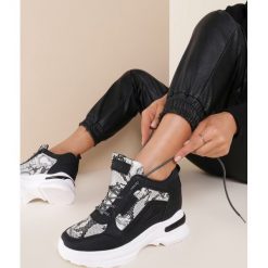 Czarne Sneakersy Fyserith. Czarne sneakersy damskie Renee. Za 99,99 zł.
