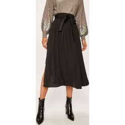 Answear - Spódnica. Czarne spódniczki damskie ANSWEAR, s, z poliesteru, midi, rozkloszowane. W wyprzedaży za 119,90 zł.