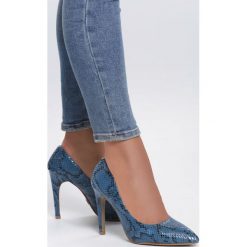 Niebieskie Szpilki Reptile. Niebieskie szpilki Inny, bez wzorów, z materiału, z otwartym noskiem, bez obcasa, na obcasie, bez zapięcia. Za 59,99 zł.