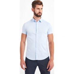 KOSZULA EMPORIO ARMANI. Koszule męskie Emporio Armani, s, bez wzorów, eleganckie, bez kołnierzyka, bez rękawów. Za 649,00 zł.