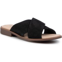 Klapki CLARKS - Declan Ivy 261500574 Black Nubuck. Czarne klapki damskie Clarks, bez wzorów, ze skóry, bez obcasa, na obcasie. Za 339,00 zł.