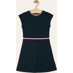 Tommy Hilfiger - Sukienka dziecięca 128-176 cm. Niebieskie sukienki dziewczęce TOMMY HILFIGER, z aplikacjami, z elastanu, z krótkim rękawem, krótkie, mini, proste. Za 359,90 zł.