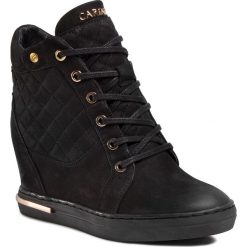 Sneakersy CARINII - B5385 360-000-000-B88. Czarne półbuty damskie Carinii, bez wzorów, ze skóry, bez obcasa, na obcasie, bez zapięcia. W wyprzedaży za 419,00 zł.