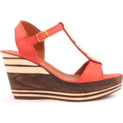 Sandałki na koturnie - skóra naturalna - model 355 - kolor czerwony. Czerwone sandały damskie Zapato, bez wzorów, ze skóry, bez obcasa, na koturnie, bez zapięcia. W wyprzedaży za 119,00 zł.