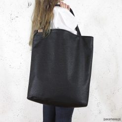 Mega shopper torba czarna teksturowany na zamek. Czarne torby damskie na zakupy Pakamera, bez wzorów, bez dodatków. Za 170,00 zł.