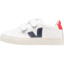 Veja ESPLAR SMALL VELCRO Tenisówki i Trampki extra white/nautico pekin. Białe trampki męskie marki Veja, ze skóry. Za 329,00 zł.
