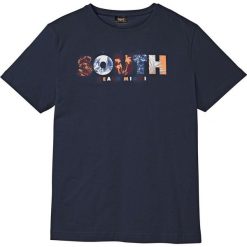 T-shirt z nadrukiem bonprix ciemnoniebieski z nadrukiem. Niebieskie koszulki męskie bonprix, s, z nadrukiem, bez kołnierzyka, bez rękawów. Za 37,99 zł.