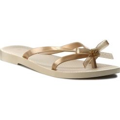 Japonki ZAXY - Fresh Top Fem 82089 Gold 90169 W285069 02064. Żółte klapki damskie marki Zaxy, bez wzorów, z tworzywa sztucznego, bez obcasa, na obcasie. Za 99,00 zł.
