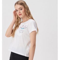 T-shirt ze zwierzakiem - Biały. Białe t-shirty damskie marki Sinsay, s, bez wzorów, bez kołnierzyka. Za 19,99 zł.