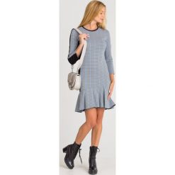 SUKIENKA Pinko. Niebieskie sukienki damskie Pinko, na imprezę, bez wzorów, z materiału, z okrągłym kołnierzem, bez rękawów, midi, asymetryczne. Za 829,00 zł.