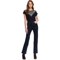 Bluzka ze srebrną aplikacją. Szare bluzki damskie Top Secret, z nadrukiem, eleganckie, z okrągłym kołnierzem, z krótkim rękawem. W wyprzedaży za 24,99 zł.