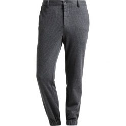 Chinosy męskie: Pier One Spodnie materiałowe mottled grey/white