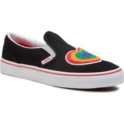 Tenisówki VANS - Classic Slip-On VN0A4UH8WL11 (Chenille) Rainbowhrttrwht. Czarne półbuty damskie Vans, bez wzorów, z gumy, bez obcasa, na płaskiej podeszwie, bez zapięcia. Za 219,00 zł.