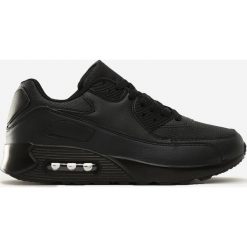 Czarne Buty Sportowe Fahari. Czarne buty sportowe męskie Born2be, bez zapięcia. W wyprzedaży za 99,99 zł.