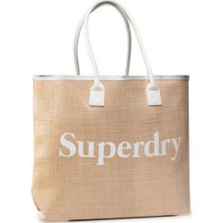Torebka SUPERDRY - W9110006A Natural F89. Brązowe torebki klasyczne damskie Superdry, bez wzorów, z tworzywa sztucznego, bez dodatków. W wyprzedaży za 219,00 zł.