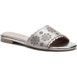 Klapki CAPRICE - 9-27101-22 Silver Sue.Met 924. Szare klapki damskie Caprice, bez wzorów, ze skóry, bez obcasa, na obcasie. W wyprzedaży za 179,00 zł.