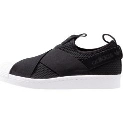 Adidas Originals SUPERSTAR SLIP ON Półbuty wsuwane core black/footwear white. Czarne półbuty damskie wsuwane adidas Originals, bez wzorów, ze skóry, na niskim obcasie, bez zapięcia. Za 379,00 zł.