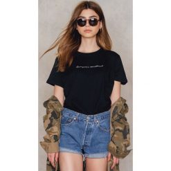 T-shirty damskie: Statement By NA-KD Influencers T- shirt Milenalesecret – Black