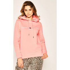 Bluza TOMMY HILFIGER Th Ess Hilfiger WW0WW26410. Różowe bluzy damskie TOMMY HILFIGER, l, bez wzorów, z bawełny, bez rękawów, bez kaptura. Za 429,00 zł.