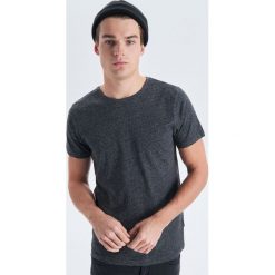 Melanżowa koszulka basic - Szary. Szare koszulki męskie Cropp, s, bez wzorów, bez kołnierzyka, bez rękawów. Za 29,99 zł.