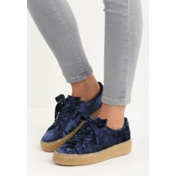 Granatowe Creepersy Forget It. Niebieskie półbuty damskie Born2be, bez wzorów, z satyny, bez obcasa, na platformie, na sznurówki. Za 39,99 zł.