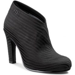 Botki UNITED NUDE - Fold Hi 100260133 Black Rib Elastic. Czarne botki damskie skórzane marki United Nude. W wyprzedaży za 459,00 zł.