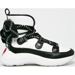 Love Moschino - Buty. Białe buty sportowe damskie Love Moschino, bez wzorów, ze skóry, sportowe. W wyprzedaży za 699,90 zł.
