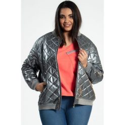 SZARA kurtka bomberka metalik OVERSIZE PLUS SIZE JESIEŃ. Szare kurtki sportowe damskie Moda Size Plus Iwanek, na jesień, plus size, bez wzorów, z jeansu, bez kaptura, trekkingowe. Za 185,00 zł.