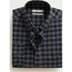 Mango Man - Koszula Nantes. Szare koszule męskie Mango Man, s, bez wzorów, z bawełny, casualowe, button down, z długim rękawem. Za 199,90 zł.